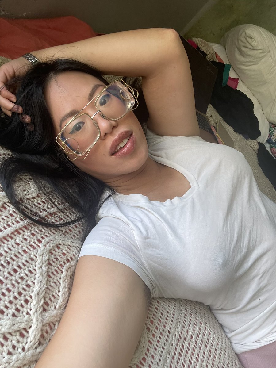 MeetJosieQu's tweet photo. Chicago’s Professional Asian Woman ™
 for hire https://t.co/di0wlXDA4i