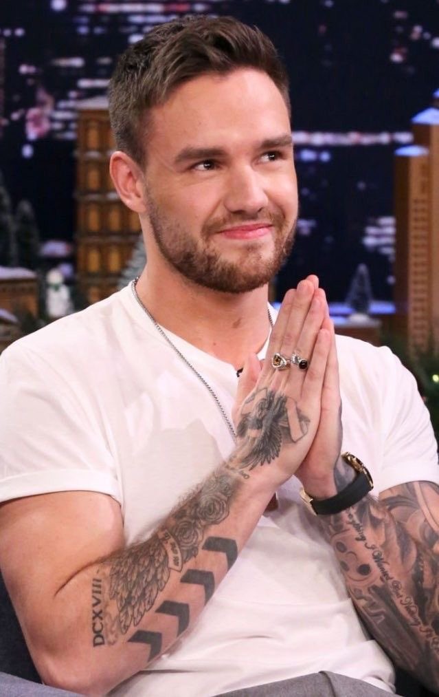 JustinAndJohn's tweet photo. If you're lost, just look for me
You'll find me in the region of the summer stars… ✨

El cielo está lleno de arte, y Liam Payne es la pieza maestra. 🤍 

Cuerpo de Liam Payne https://t.co/JwqufBV7yA