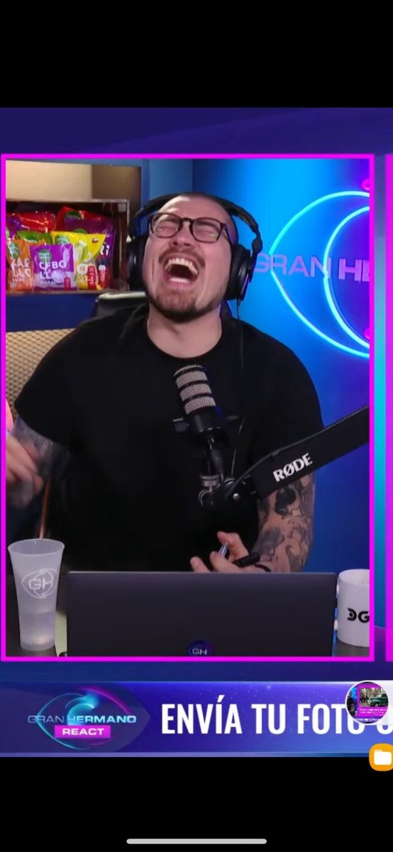 Yuhui en la llamada hablando en otro idioma; michoca traductor *Ayer comimos lasaña* *mas salchicha* *nonono pago con sencillo pago con debito* * hola hola hola* 🤣🤣🤣🤣JASKDKDKMDMDMDMDKFKD #GranHermanoChile #GranHermanoCHV #GranHermamoCHV <a href="/ClaudioMichaux/">Claudio Michaux</a>