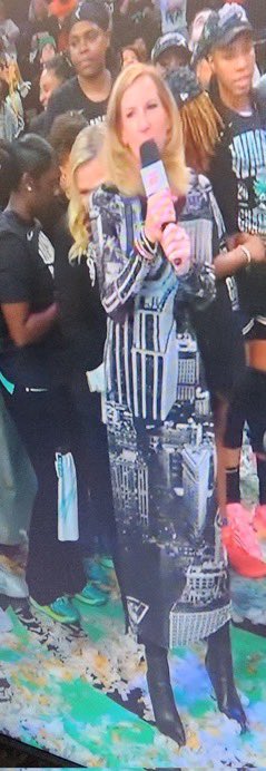thoughtandhoops's tweet photo. Cathy in a whole New York dress the game was over before it started 😭😭😭 https://t.co/iWf7SeINwv