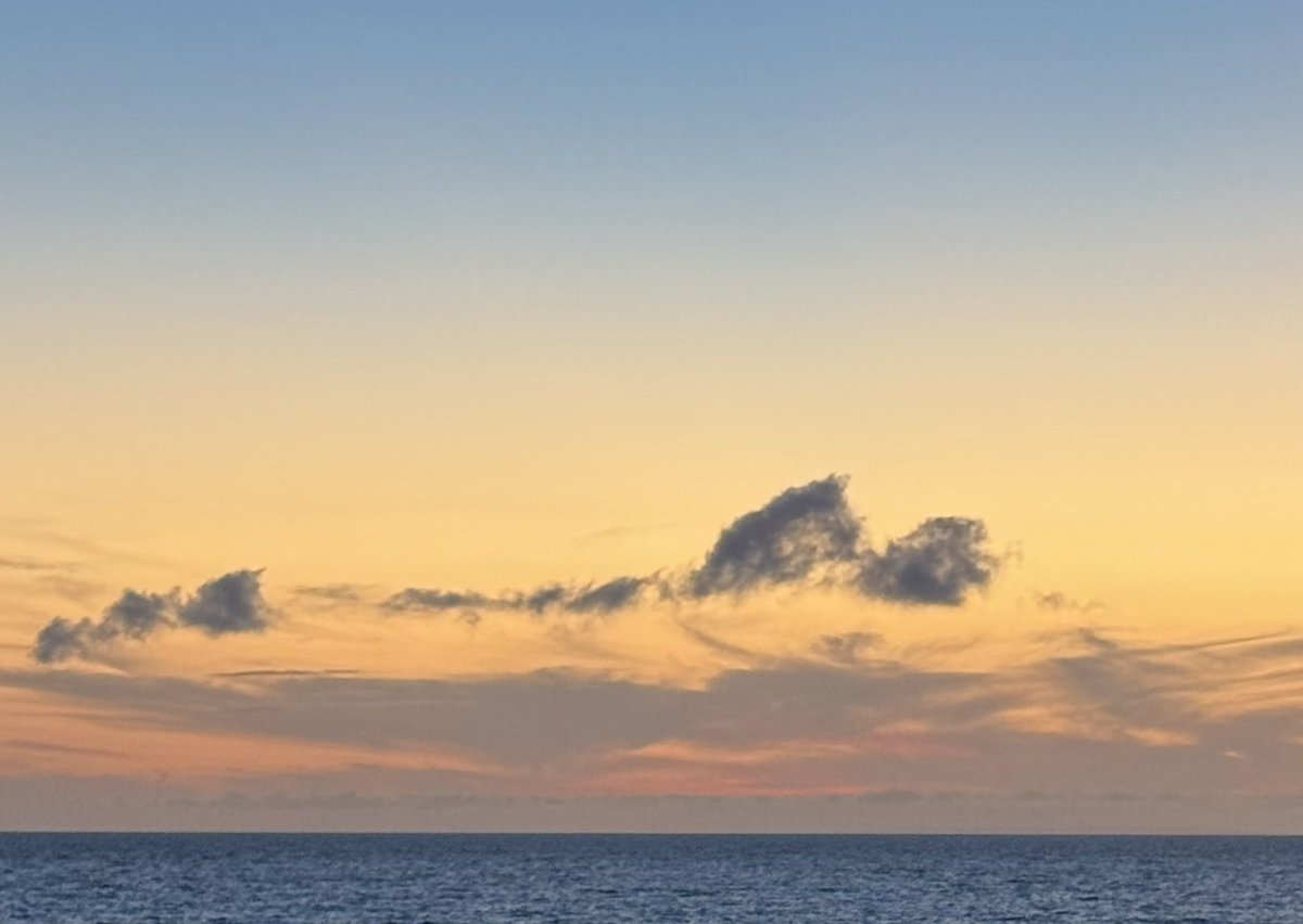 r_jon4's tweet image. #sky #clouds #sea #puzzle 🌏🧩❤️🌻