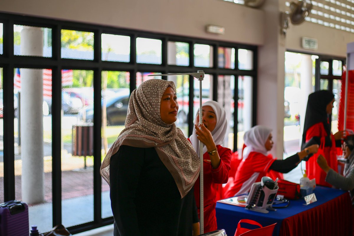 kpmcp's tweet photo. Program Jejak Kemiskinan Zakat x MBSJ x KPMC @ Putra Heights🩺🥰 
#kpmcpuchongspecialistcentre #FreeHealthScreenings
#health https://t.co/BJqsbXsWiQ