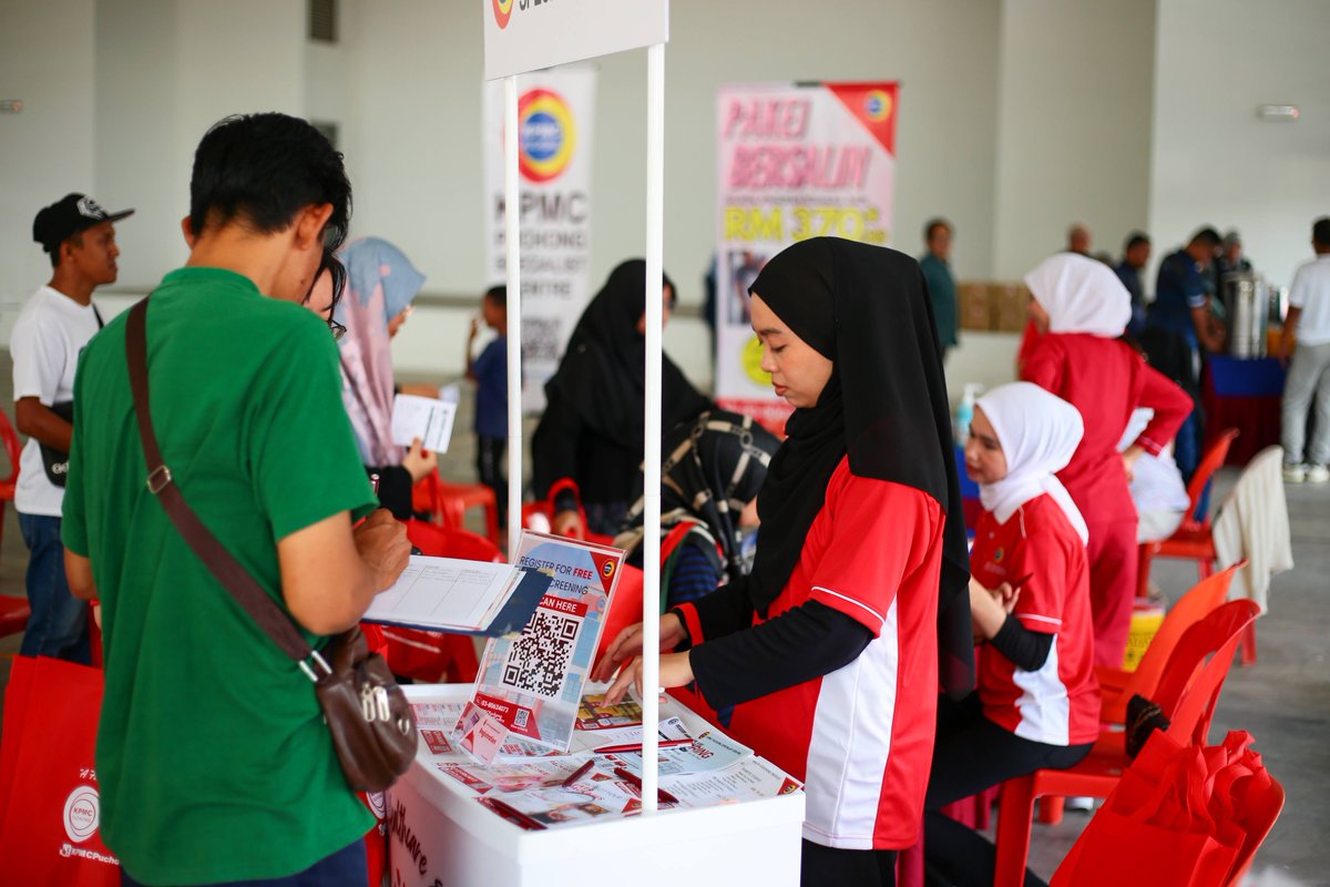 kpmcp's tweet photo. Program Jejak Kemiskinan Zakat x MBSJ x KPMC @ Putra Heights🩺🥰 
#kpmcpuchongspecialistcentre #FreeHealthScreenings
#health https://t.co/BJqsbXsWiQ