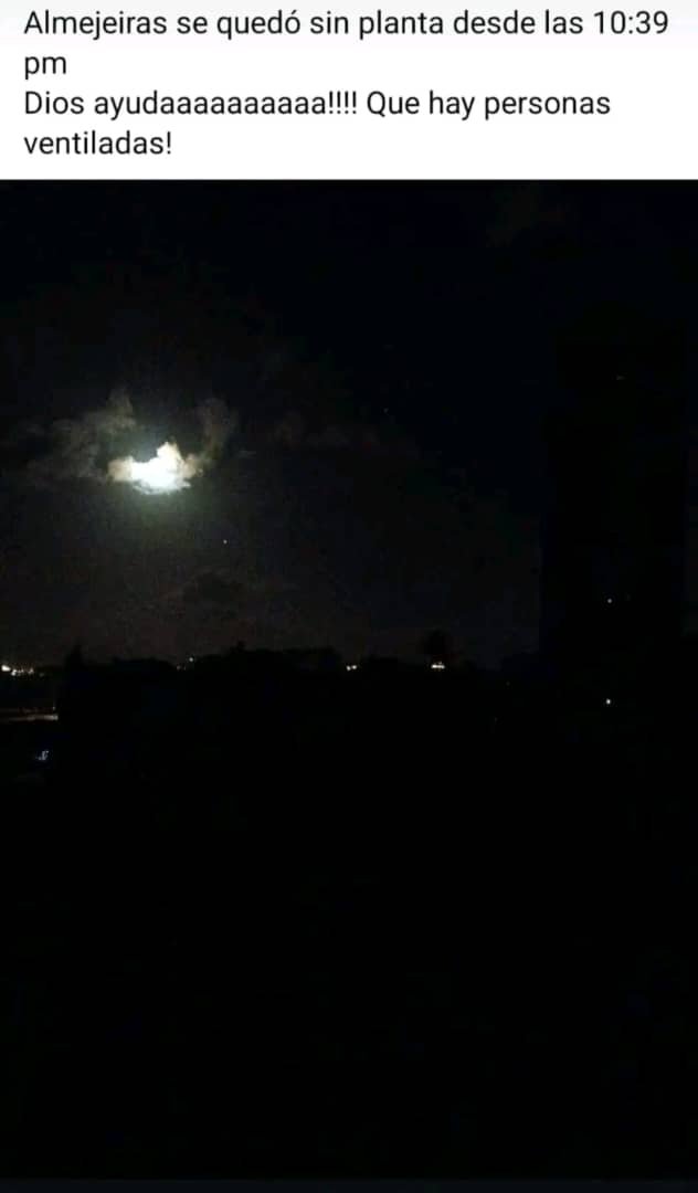 ContextoCubano's tweet photo. #AHORA🚨| Reportan que el Hospital Hermanos Almejeiras se quedó sin planta eléctrica hace alrededor de media hora. El régimen cubano no es capaz de proveer medios de sobrevivencia a enfermos desvalidos. 
#CubaPaLaCalle  #AbajoLaDictadura #ApagaLaDictadura #CastrismoAsesino https://t.co/CTpyjvlhR8