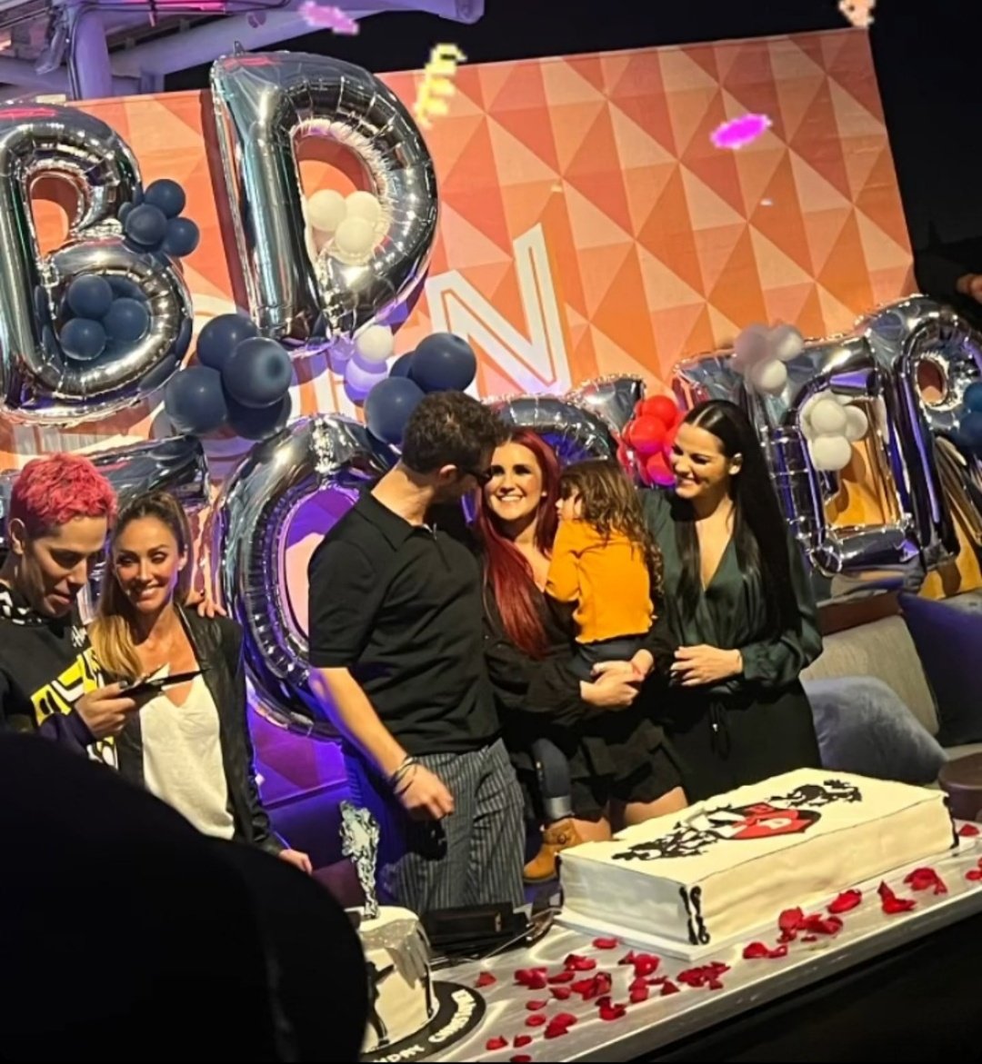 lunavondy's tweet photo. 🎉🎂🥳🎈 https://t.co/fUp4bY3o0H