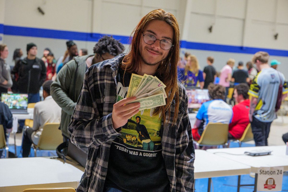 Gary_S_00's tweet photo. Won some pocket money playing dbfz at @Official_BSG. Pictures taken by @KBC_FGC's dad https://t.co/Vex8N2mwvg