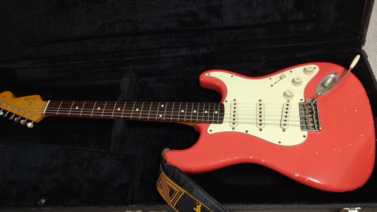 衝動買いしたギター ヤフオクで「Fiesta Red」の色合いに一目惚れし