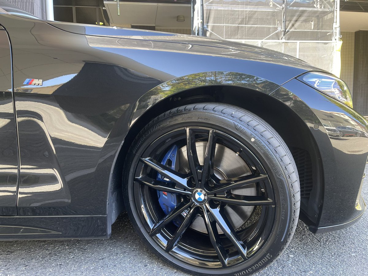yamotonorihisa's tweet photo. ようやく車検から戻ってきた
タイヤ交換とともに手持ちの黒いホイールと入れ替えたら、ますますゴキブリっぽく…
2センチほど下げたいなぁ
#m440 https://t.co/Azm01UbmCK