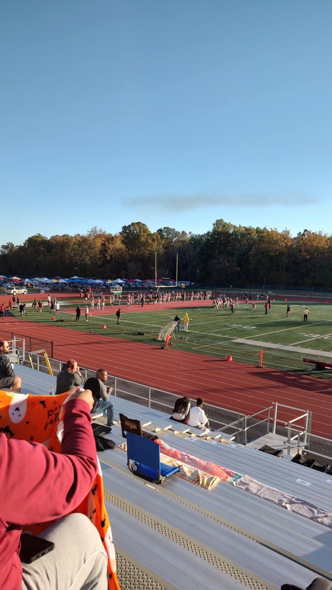 IsaacDoss06's tweet photo. Had an amazing day at Bridgewater College. Really enjoyed the experience and the atmosphere was unreal due to an amazing game. Thank you @Coach_Rich50 for the visit and the experience . Can’t wait to go back!! @CoachLemn @AmburgeyCoach @StrengthAhs https://t.co/vqc7Fb74PN