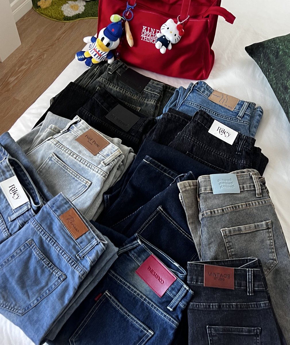 nchdaq's tweet photo. มาคับ haul + review กางเกงยีนส์ที่คนขอพิกัดบ่อยๆ มีหลายทรง ราคา 300-1200 แต่คุณภาพดีทุกตัว สวยทุกตัว match ootd ให้ด้วย เฟบตามได้เลย (*ใส่ให้ดูทุกตัวนะคะ ซื้อเอง ใส่จริง)🎃🎪🌲 https://t.co/IqEgbbewKI