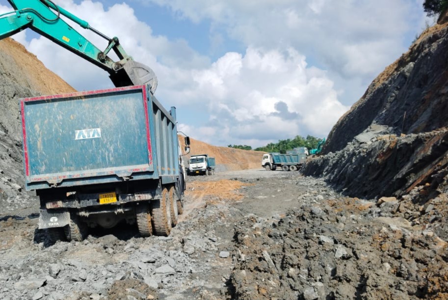 nhidcl's tweet photo. “Creating a prosperous future with enhanced roads.” 

#NHIDCL is sincerely progressing ahead with the rehabilitation and upgradation of the road from Km 16 to Km 43 (total length 27 Km) of the Lalchara-Kanchanpur section on NH-44A to a 2-lane with paved shoulder (Manu-Simlung) under package-2 in #Tripura. 

 #BuildingInfrastructure #BuildingTheNation