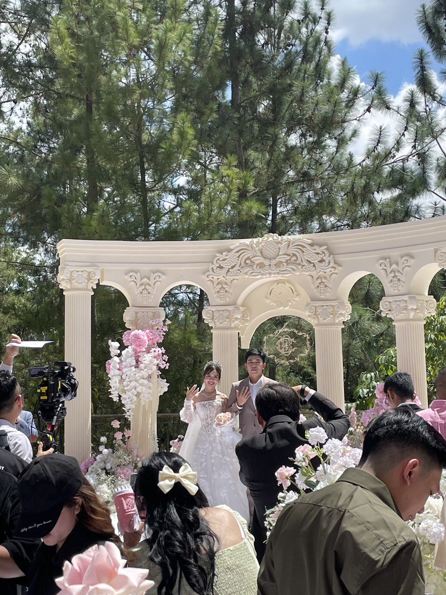 CDL_Ent's tweet photo. Happy Wedding Day for our dearest and only @cindyyuvia 🩷

May you and husband carry the hopes of both lives on a countless difficulties in this wonderful world. Walk together, side by side, until the end of your lives~❤️‍🔥

#DEVinitelyCINDY https://t.co/DltjHYjw0S