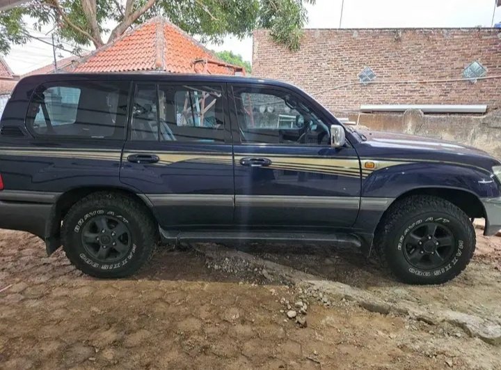 Suka Mobil Tua tweet media