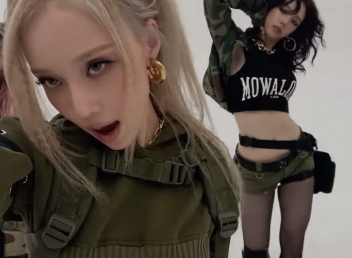 carrotnuggetz's tweet image. WINTER A MAMA BEHIND YOU