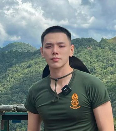 skyfallthea's tweet image. LIKE HOW??