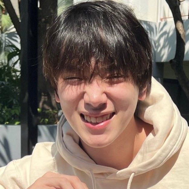 skyfallthea's tweet image. LIKE HOW??