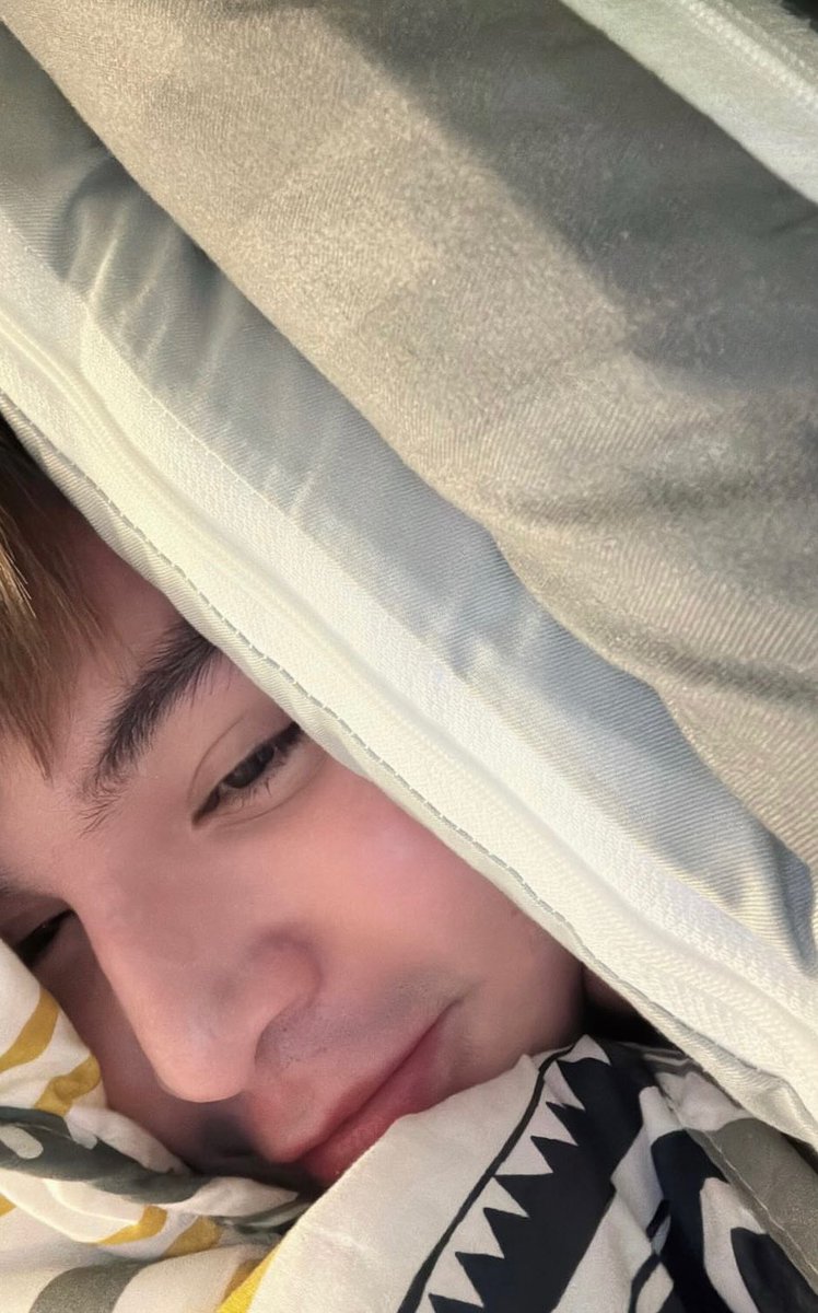 roxasprince's tweet photo. Cuddle weather. 🐼🤍 https://t.co/xKoLyKJWhr