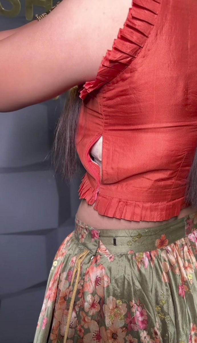 Indha mari public la yarukavadhu therinju pathu irukeengala. Patha avanga kita soluveengala? Dm panunga