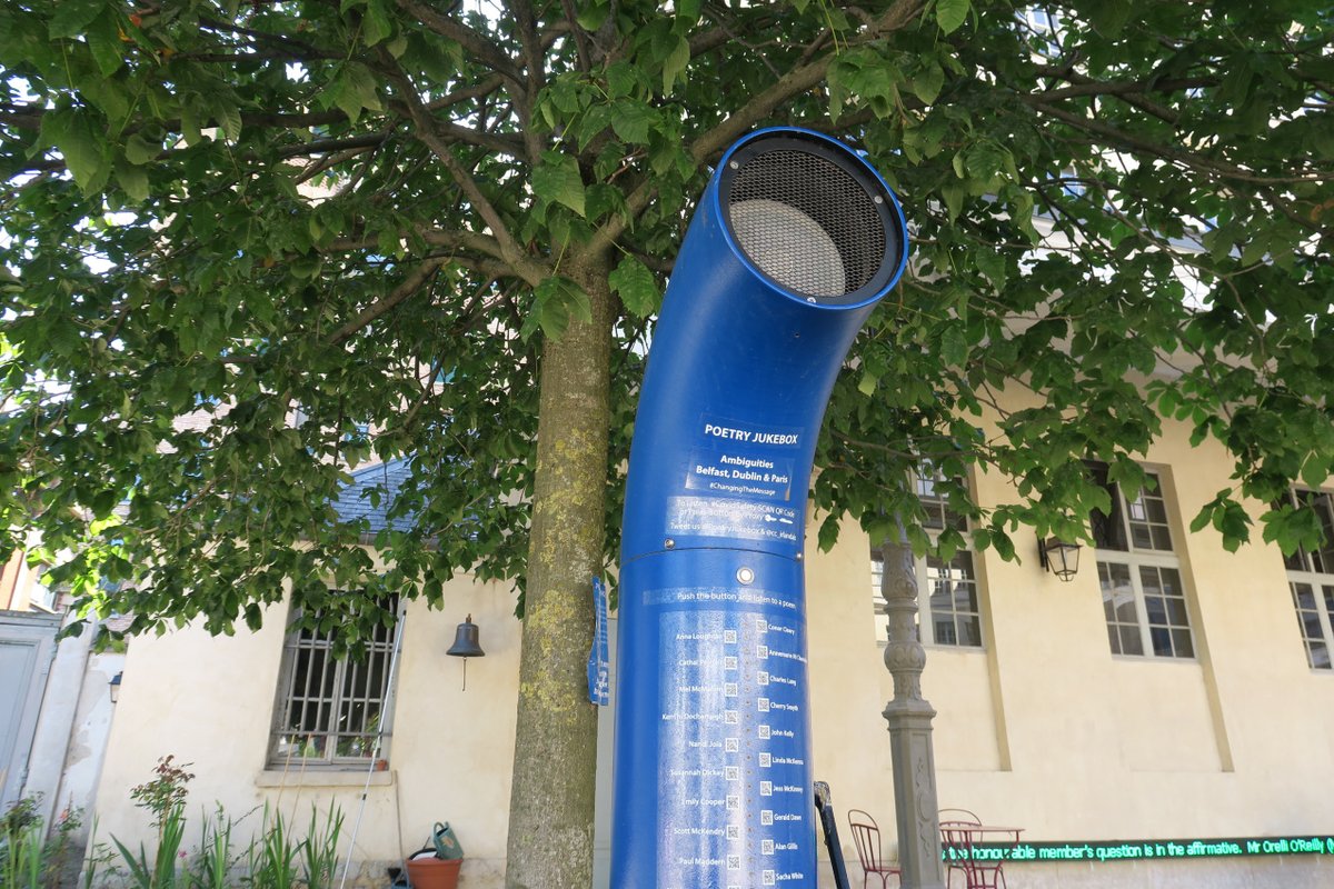 fr_British's tweet image. 🎙️📖✍️🌍 Découvrez le Poetry Jukebox du Lexique McAdam à @thelinenhall , Belfast, du 22 octobre 2024 au 31 janvier 2025

@BCouncil_NI @ACNIWriting @ArtsCouncilNI
 
🎥Retour sur sa précédente exposition au @cc_irlandais à Paris avec les poètes du projet : youtube.com/watch?v=rdVaRe…