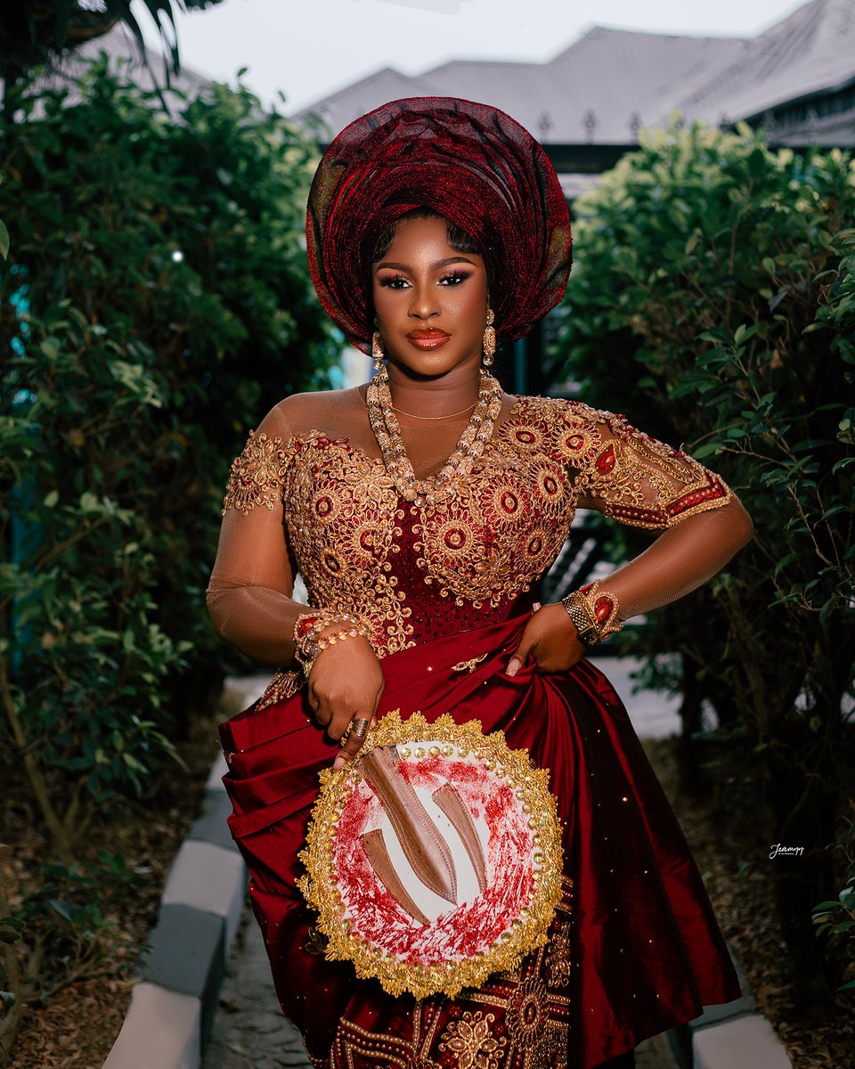 Ibomweddings's tweet photo. Congratulations to ESTHER Ye EDITI 

—————-

Picture: @jeremyypictures 
Makeup @percys_glam

___________

#ibomweddings #akwaibom #uyo #love https://t.co/tNzrJNeoZ5