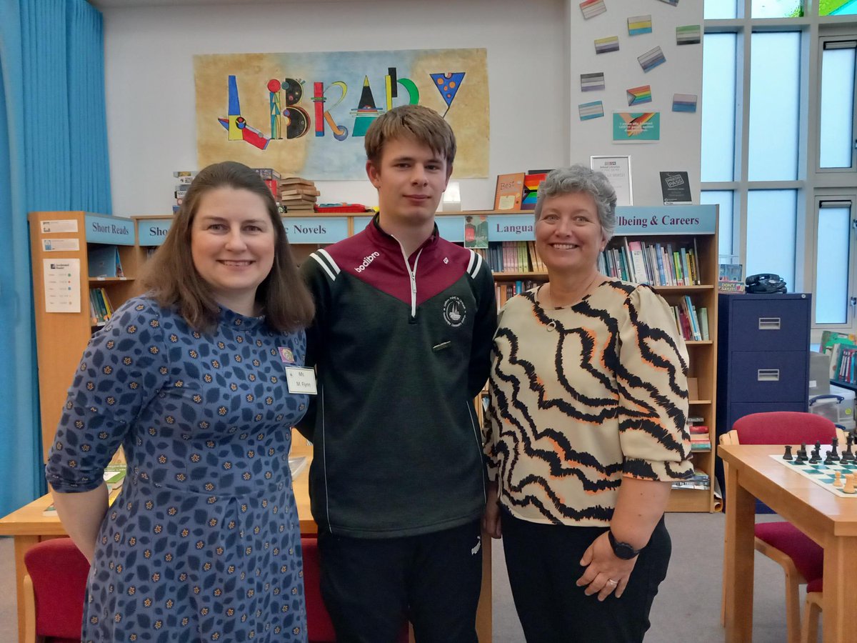 enniscorthyvlib's tweet image. Proud to showcase the library at recent Open Night @EnniscorthyC. Great to inform people about @jcsplibraries &amp;amp; @Oide_JCSP. With assistance of my colleague Ms. Ann Rooney &amp;amp; 6th year student librarian Bartek.

#SchoolLibraries #GreatSchoolLibraries #SchoolLibrariesMatter @SLG_LAI