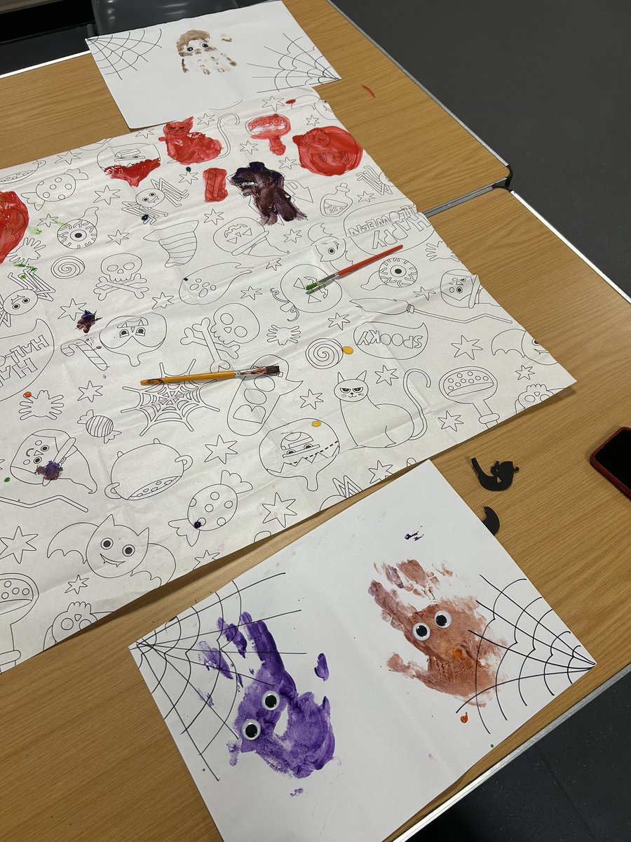 EmilyEnable's tweet image. Pumpkin painting , hand spiders and giant jenga at last week’s Coatbridge 13-15 Youth Group! 🎃

More fun and games ahead this week! 

#YouthWork #EnableCommunities #Enable