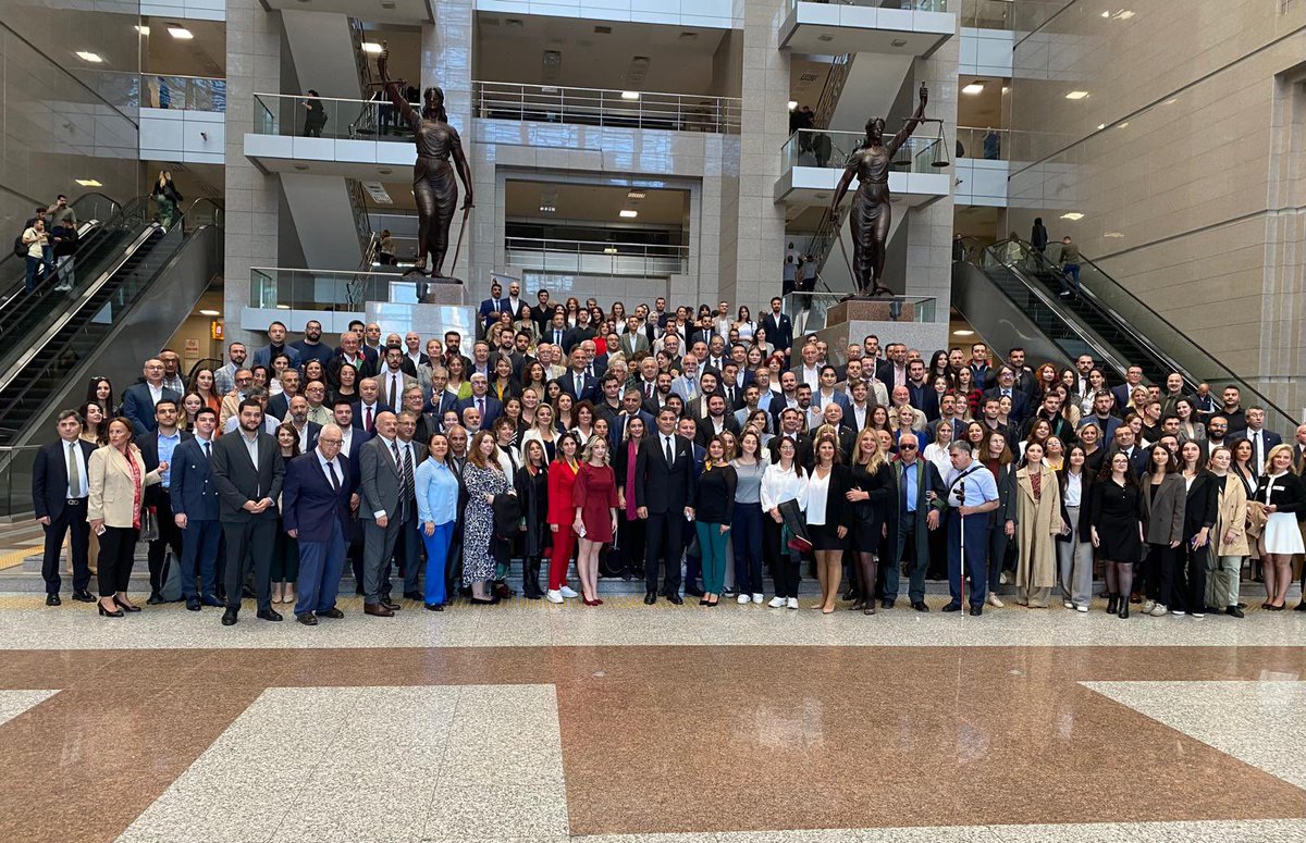 Doğru yerde olduğumuzdan hiç şüphemiz olmadı ✌🏼 dostluğunuz, dik duruşunuz, samimiyetiniz ve tüm emekleriniz için teşekkür ederim. <a href="/Avukataligurbuz/">Av. Ali Gürbüz</a>