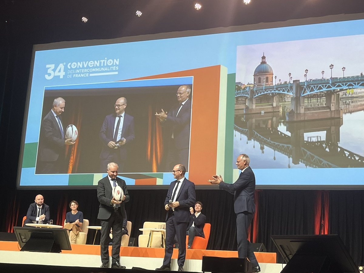 Christophe Jerretie (@chrisjerretie) on Twitter photo Une fin de semaine à <a href="/LeHavreMetro/">Le Havre Seine Métropole</a> pour convention des <a href="/IntercoDeFrance/">Intercommunalités de France</a>; le fait intercommunal, c’est:
- l’échelle des projets structurants et de gestion des services,
- une coopération stable,
- les politiques de proximité vers la population,
- son rôle de planificateur local. Une fin de semaine à <a href="/LeHavreMetro/">Le Havre Seine Métropole</a> pour convention des <a href="/IntercoDeFrance/">Intercommunalités de France</a>; le fait intercommunal, c’est:
- l’échelle des projets structurants et de gestion des services,
- une coopération stable,
- les politiques de proximité vers la population,
- son rôle de planificateur local.