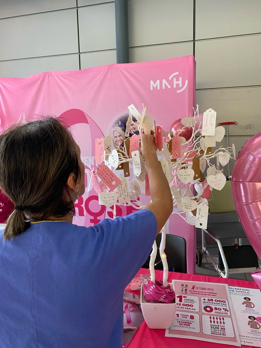 🌸Les équipes de la MNH étaient fières d’être présentes pour une animation de #prévention #OctobreRose au CH de Montluçon.
Un grand merci à tous pour votre participation et votre engagement !
Ensemble, continuons de sensibiliser à la lutte contre le #cancerdusein.💖 #santé