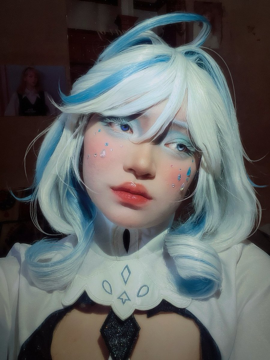 sorry ive been ia for so long, here's my focalors cosplay as compensation 😔