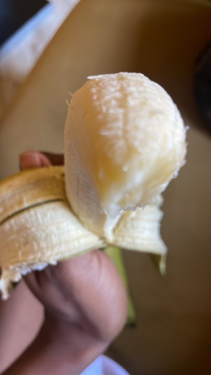 Unusualdee01's tweet photo. Peeling a banana is the only unboxing that I like https://t.co/SmjSRYEDv8