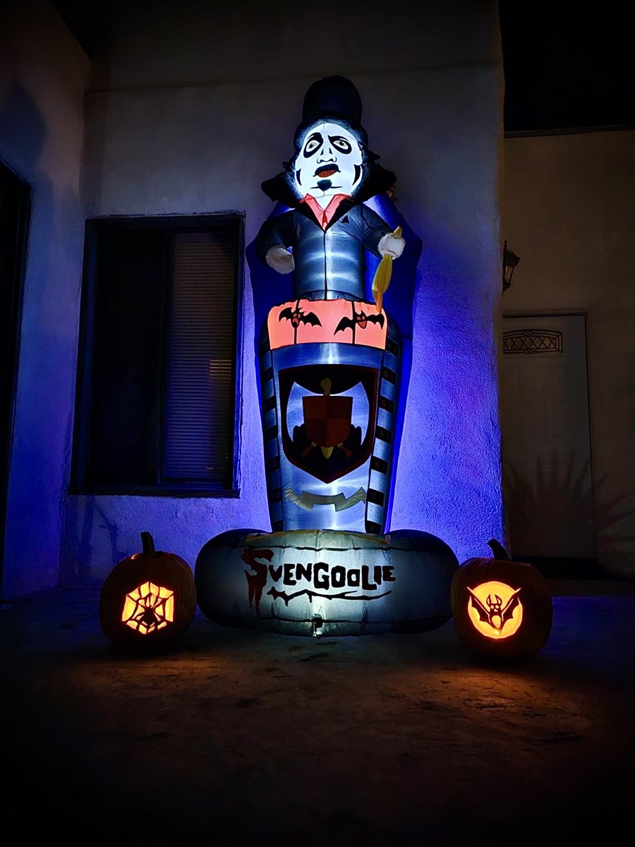 xboxfi3nd's tweet photo. Halloween decorations are going up! @Svengoolie https://t.co/hNI5E9czz8