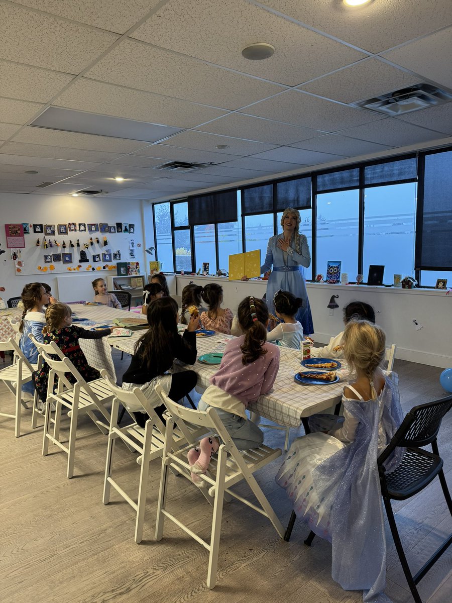 Super busy weekend at <a href="/monikasartbtq/">Monika’s Art Boutique</a>! Creativity doesn’t sleep! #monikasartboutique #artsy #creativity