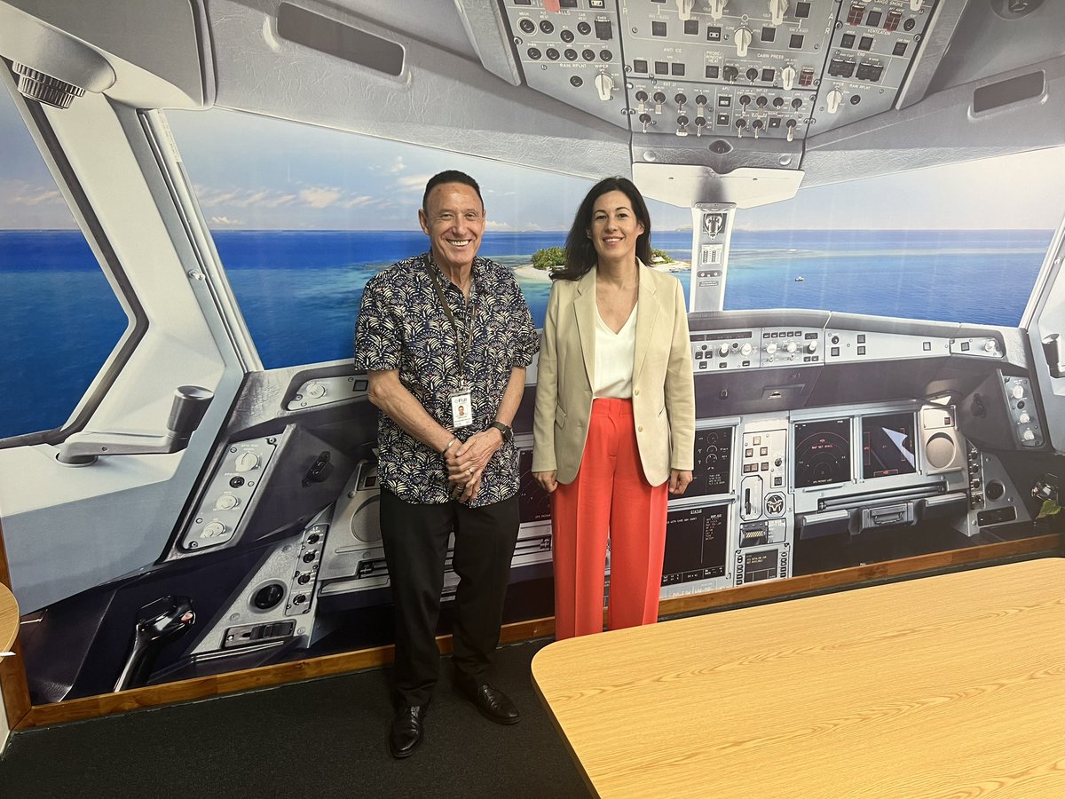 julielesaos's tweet image. On my first trip to #Nadi, very grateful to Andre Viljoen, Managing Director and CEO @FijiAirways for the opportunity to meet and exchange on the perspectives and projects of his company.