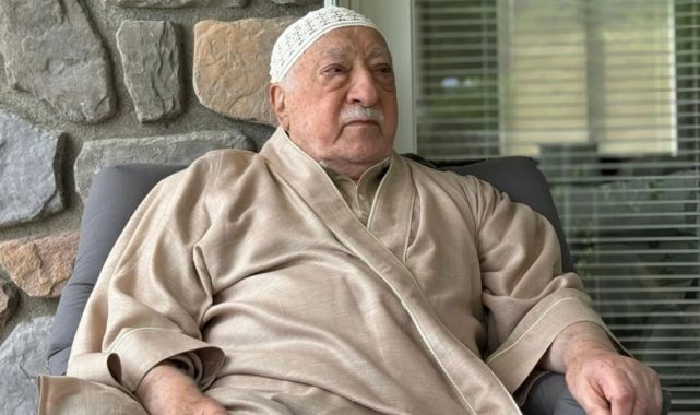 onedio's tweet photo. SON DAKİKA | FETÖ elebaşı Fethullah Gülen'in kaldırıldığı hastanede hayatını kaybettiği bildirildi.

Gülen'in ölüm haberini, örgüte yakın haber kaynakları duyurdu. https://t.co/r0BcY9EbU5