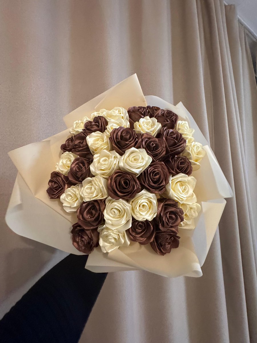 Божее вы только посмотритее какой букет сделала моя подруга своми руками!!💔😍😍😍
Это ооочень красивоо