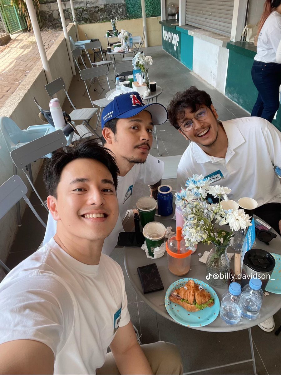 berdwoa's tweet photo. aduh bingung banget pilih yang mana 😖 https://t.co/CAlP09o2gO