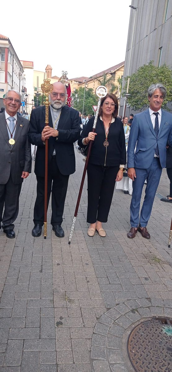 Miembros de la Agrupación de Glorias acompañaron corporativamente a Nuestra Señora del Rosario de Santo Domingo en su procesión anual por las calles de su feligresía.
