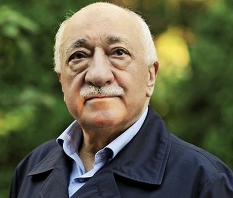 Hayatın boyu şu dünyadan bir gram lezzet almadan  yaşadın. 
Bizlere Allah Resulünün yoldunda yürümeyi öğrettin. 
Mübarek olsun, sen artık dostuna kavuştun. 
Gözün arkada kalmasın güzel hocam. 
Kıyamete kadar o yoldan yürümeye devam edeceğiz, inşallah. 

Söz mü arkadaşlar?