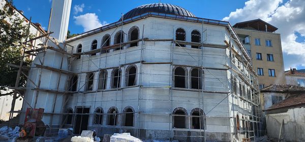 Beldemizde  yapılan en eski cami olan Limandaki Merkez Camii, yerine yenisi yapılmak üzere geçtiğimiz sene yıkılmıştı.Önümüzdeki Ramazan ayına bitmesi planlanan Yeni Merkez Camii Beldemize hayırlı olsun..