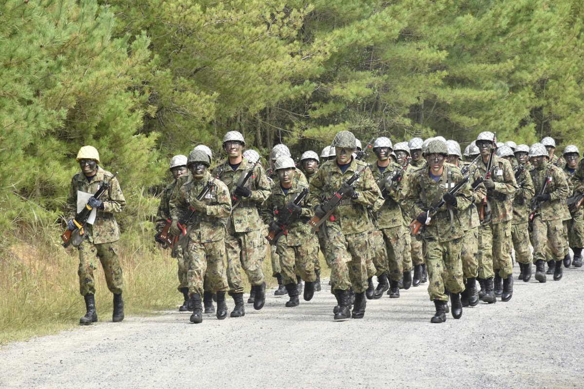 第1学生隊及び第2学生隊の幹部候補生は、陸上自衛隊の原村演習場(東
