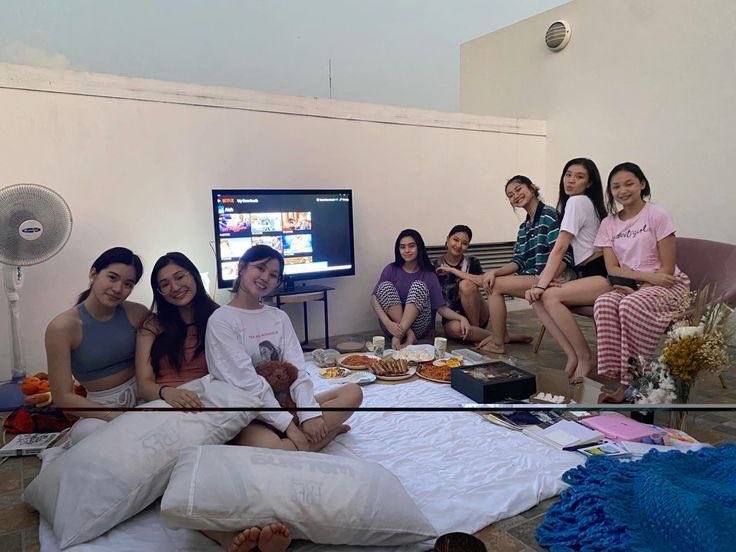 snapbackmikha's tweet photo. bini ot8 pictures that feels like home ❤️‍🩹 https://t.co/rhFs5xszsn