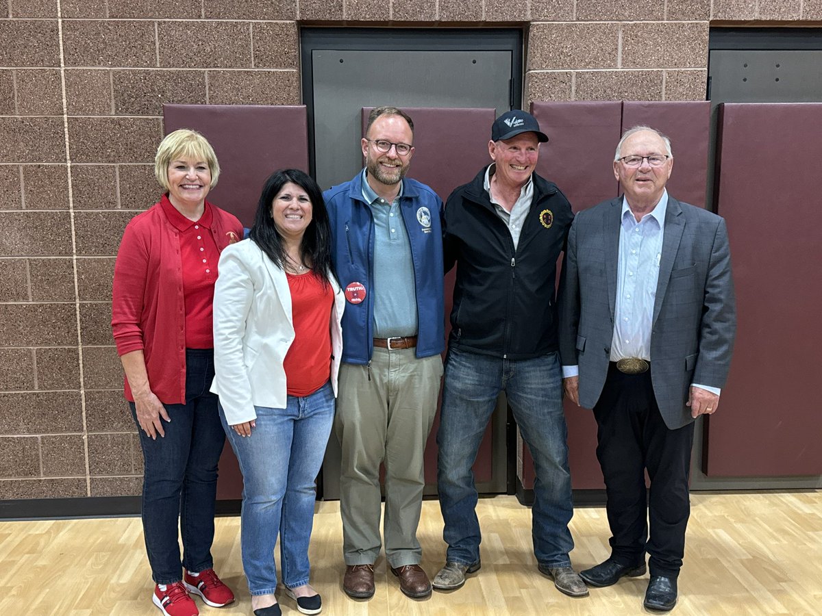 SoperMatthew's tweet photo. Great to help lead a rally with fellow House and Senate GOP colleagues today in my district in Clifton!!
#RepSoper #soperhd54 #mattsoper #mesacounty #mesacountycolorado #copolitics #rockymountainvoice #roadtored #conservatives #republicans https://t.co/jOnft1jsQ2