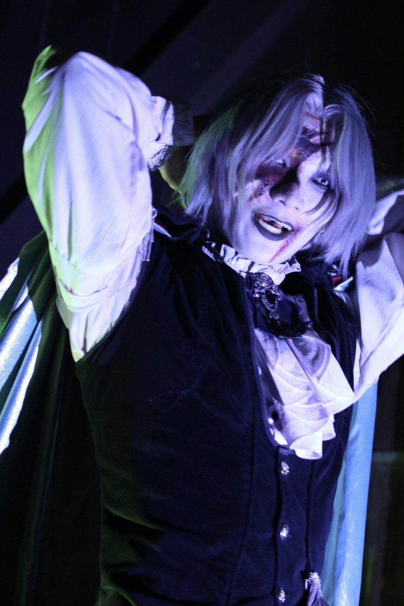 miriru8's tweet photo. 2024.10.20(sun)
Decadent Nightmares
（デカダント・ナイトメアーズ）

🟥🦇

#USJファン
#USJハロウィーン
#HHN2024

リフくんの唱を一目…に成功✨
次はない気がする https://t.co/PRNvEpUHdx
