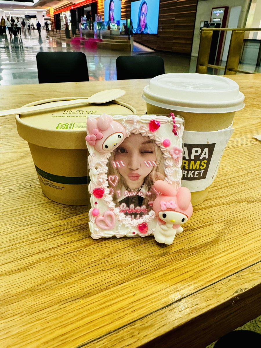 gehleebear's tweet photo. Late night dinner with Cherry and Koko dolls and Gehlee and Kotoko while waiting for boarding. โ๏ธโจ
#GEHLEEDANGCA #์ ค๋ฆฌ๋น์นด
#GEHLEE #ใผใชใผใใณใซ
#KOTOKO #์ฝํ ์ฝ #GEHKO
#UNIS #์ ๋์ค @UNIS_offcl https://t.co/awYHQi62U4