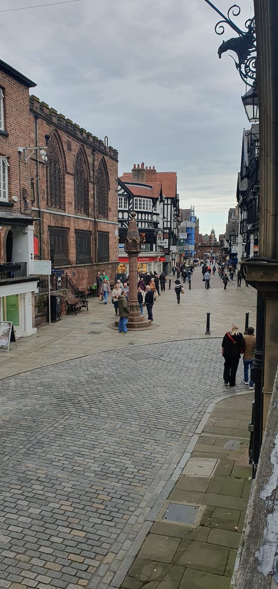 Another nice day in #Chester. Why not take a <a href="/ChesterTour/">THE Chester Tour</a> walking tour? Daily at 10.30am and until the end of October at 2pm. Book online or pay your guide directly at the Town Hall steps 
#WalkingTour
<a href="/ShitChester/">12 years of Shitchester</a> 
<a href="/VisitCheshire/">Visit Cheshire</a> 
<a href="/VisitChester_/">Visit Chester</a>