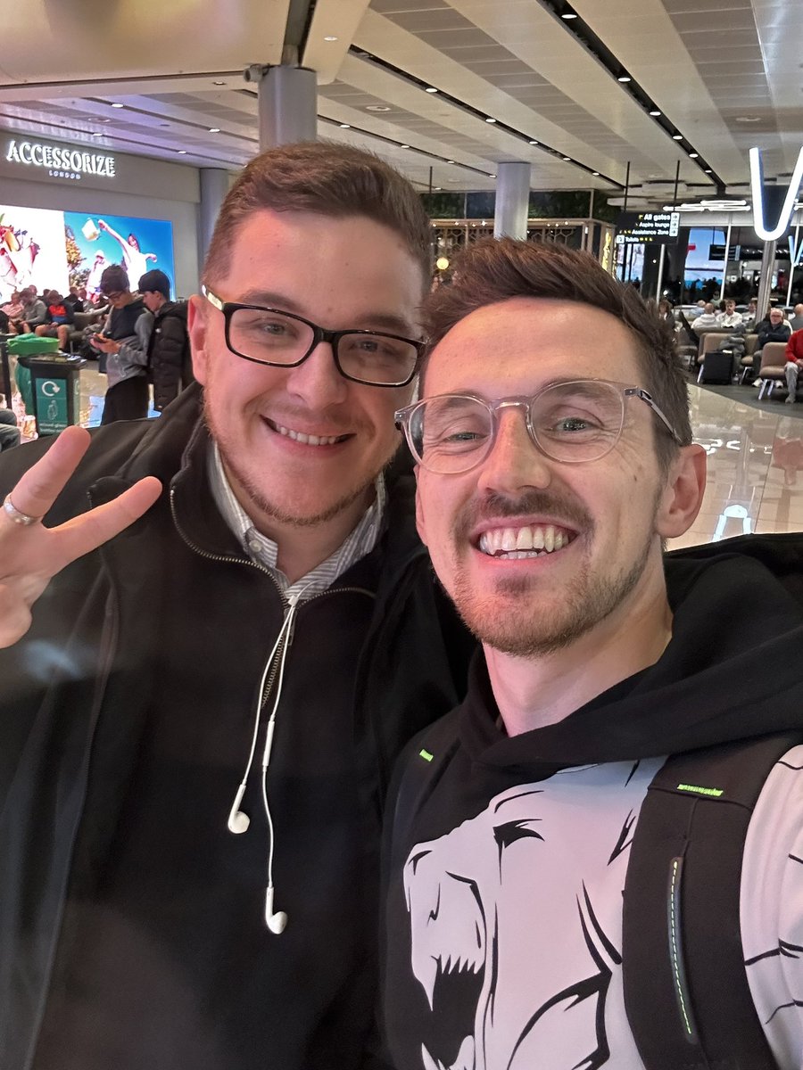 _mattgoodwin's tweet photo. Bumping into one of my OG idols on a random Monday was not on my bingo list!

Thanks for stopping to chat @Syndicate, a true gentleman 🤜🏼🤛🏼 https://t.co/35NOnHMxH3