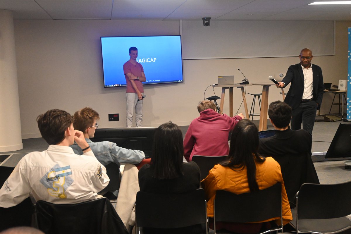 CSB_SCHOOL's tweet image. 🚀 Jeudi 17 octobre, nous avons organisé notre 2e CSB.TALKS. Geoffrey AGI, RSSI chez Agicap, a partagé son expertise sur les enjeux actuels de la cybersécurité. Son intervention a enrichi nos connaissances et inspiré tous les participants.

#CSBTalks #Cybersécurité #Innovation