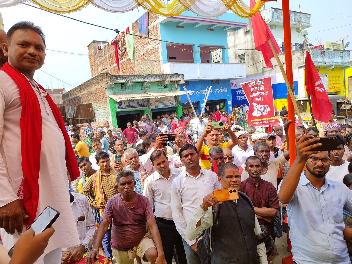 #BadloBiharNyayYatra Day six, our yatra is getting a very warm reception at Mou market near Gaya-Arwal border. This area has been demanding the creation of a new block for Mou for a long time. The shop owners of Mou market and local Jeevika activists are present in large numbers.