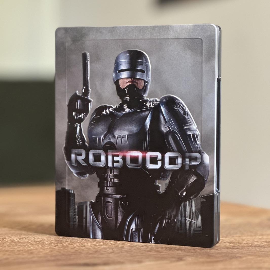 RoboCop im SteelBook. Geprägt + Spot-Lack.

shop.capelight.de